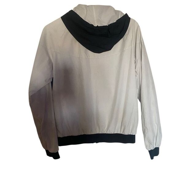 Nike The windbreaker large black light stain on back see picture - Picture 6 of 7